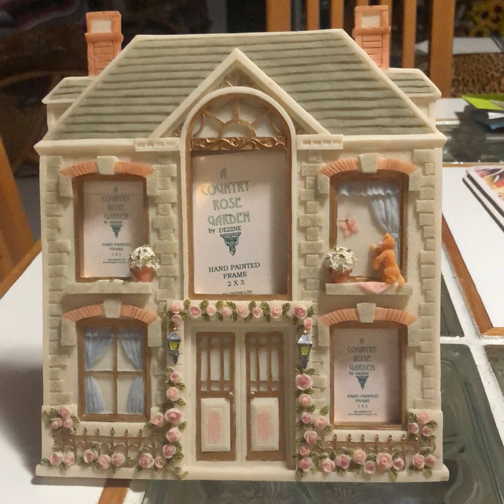 Unique Country rose garden picture framelooks like a country cottage hard resin.